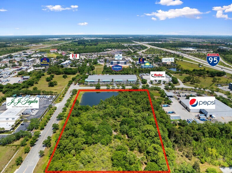 CROSSROADS PARKWAY, Fort Pierce, FL à vendre - Photo de l’immeuble – Image 3 sur 18