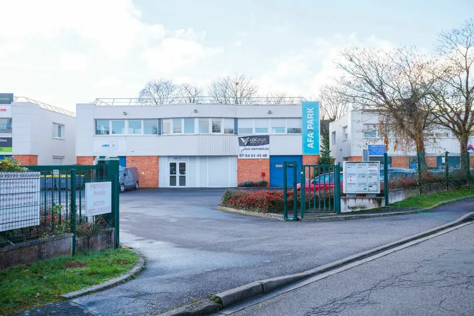 Local d'activités dans Villaines-sous-Bois à vendre Photo de l’immeuble– Image 1 sur 13