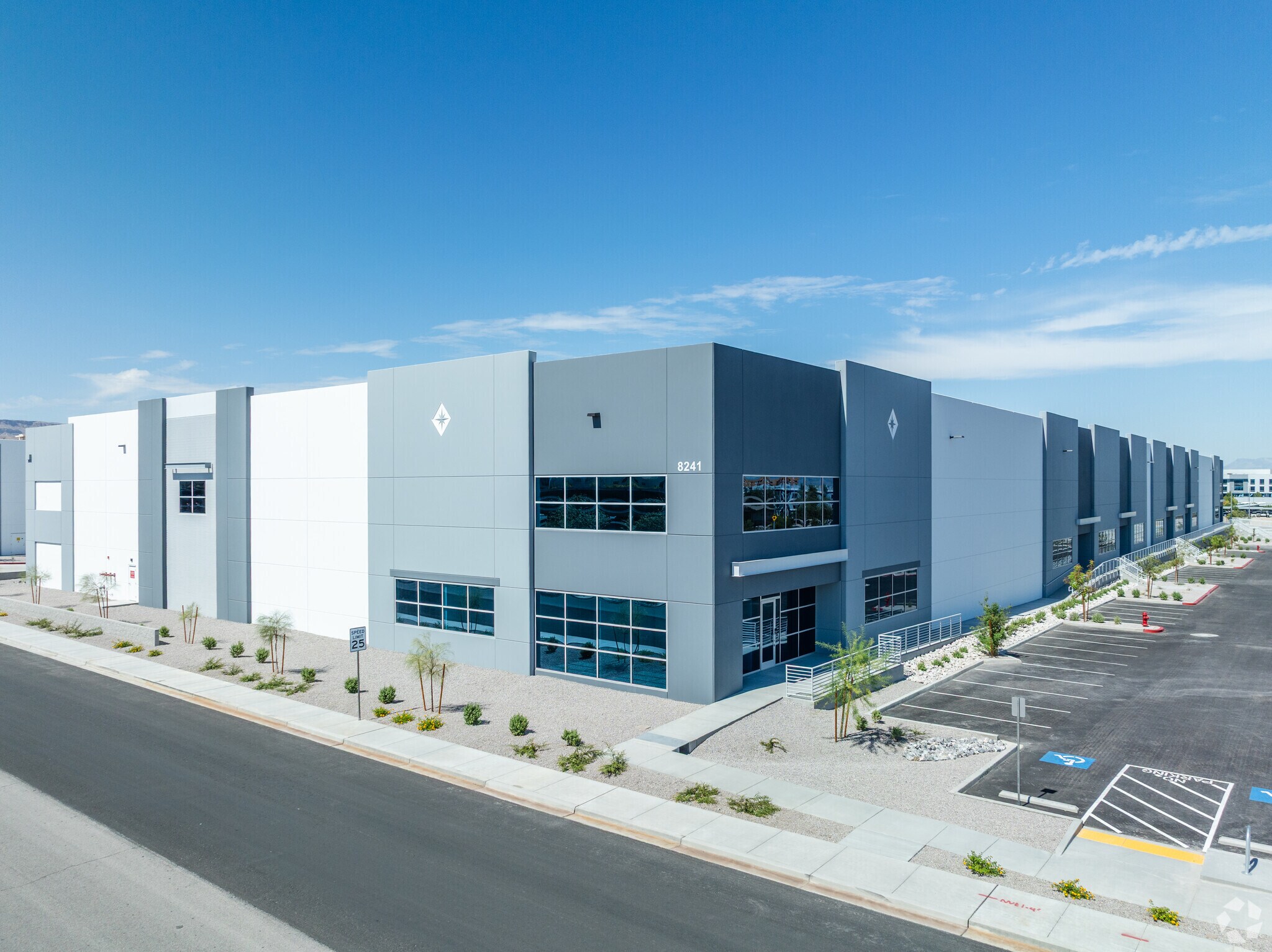 8241 W Badura Ave, Las Vegas, NV à vendre Photo principale– Image 1 sur 9