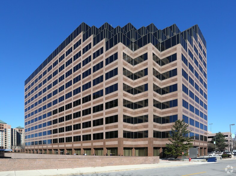 9377 W Higgins Rd, Rosemont, IL à louer - Photo de l’immeuble – Image 1 sur 3