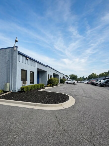 9244 E Hampton Dr, Capitol Heights, MD à louer - Photo de l’immeuble – Image 3 sur 4