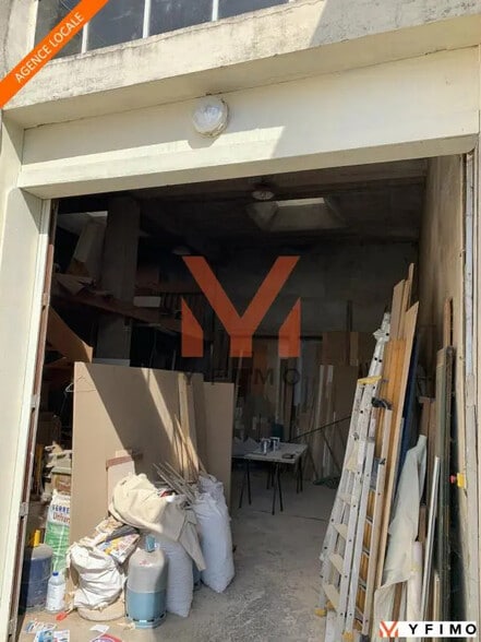 Local d'activités dans La Falaise à vendre - Photo de l’immeuble – Image 2 sur 12