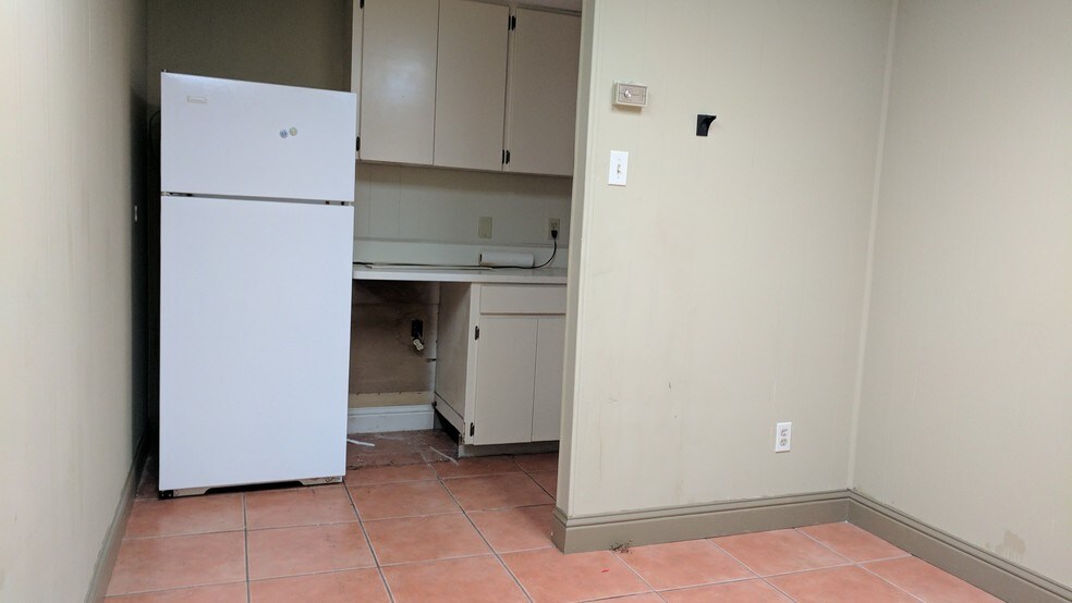 2580 N 11th St, Beaumont, TX à louer - Photo intérieure – Image 2 sur 12