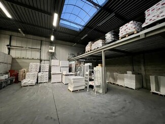 Plus de détails pour Local d’activités à vendre