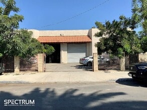16125 Cantlay St, Van Nuys, CA à louer Photo de l’immeuble– Image 2 sur 8