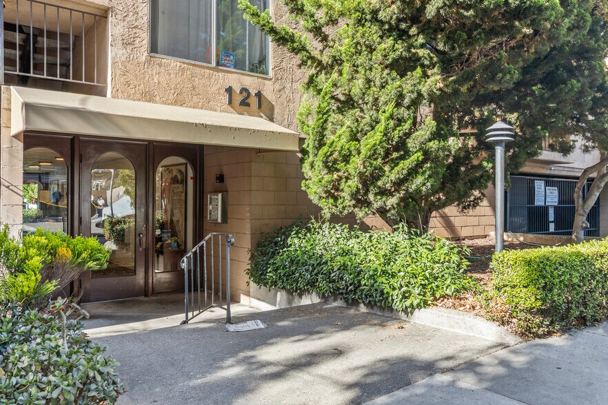 121 41st St, Oakland, CA à vendre - Photo de l’immeuble – Image 3 sur 9