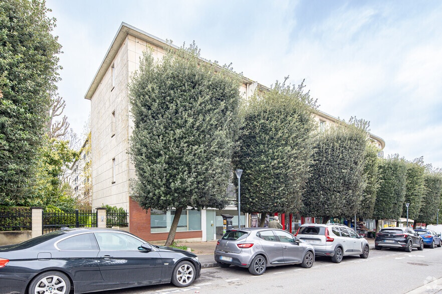 Immeuble residentiel dans Meudon à vendre - Photo de l’immeuble – Image 2 sur 2