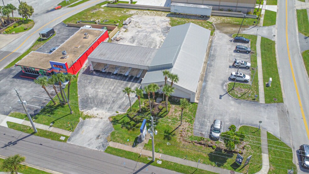 320 W Cocoa Beach Cswy, Cocoa Beach, FL à vendre - Photo de l’immeuble – Image 3 sur 27