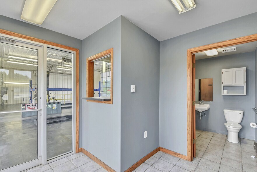 615 County Road R, Denmark, WI à vendre - Photo de l’immeuble – Image 3 sur 33