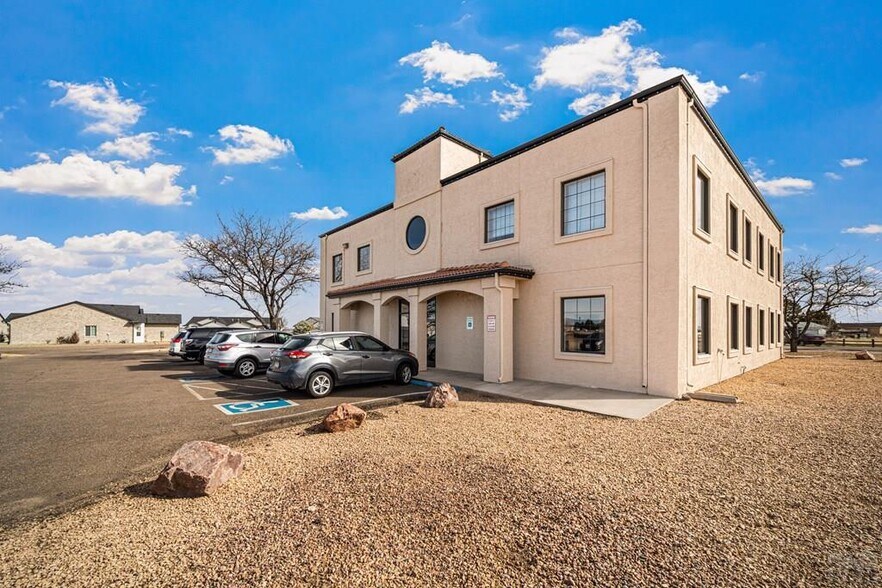 19 E Abarr Dr, Pueblo, CO à louer - Photo de l’immeuble – Image 1 sur 21