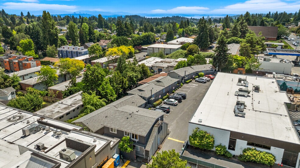 7320 35th Ave NE, Seattle, WA à vendre - Photo de l’immeuble – Image 1 sur 20