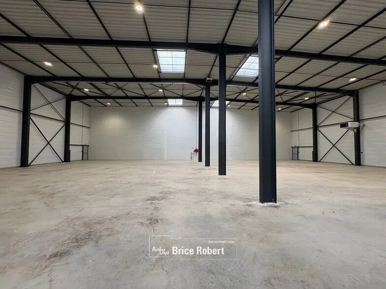Local d’activités dans Heyrieux à louer - Photo de l’immeuble – Image 2 sur 7