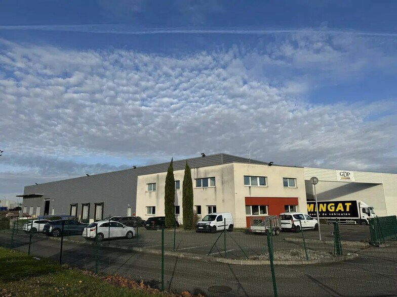 Bureau dans Meyzieu à louer - Photo de l’immeuble – Image 1 sur 4