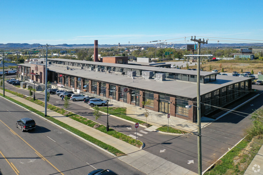 3814 Charlotte Ave, Nashville, TN à louer - Photo de l’immeuble – Image 3 sur 5