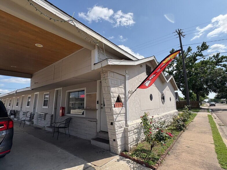 405 W Jackson St, El Campo, TX à vendre - Photo de l’immeuble – Image 1 sur 20