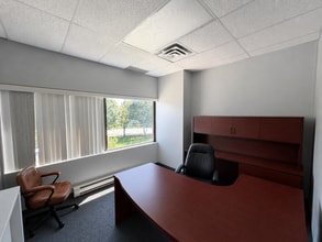 2520 St Laurent Blvd, Ottawa, ON à louer Photo intérieure– Image 2 sur 3