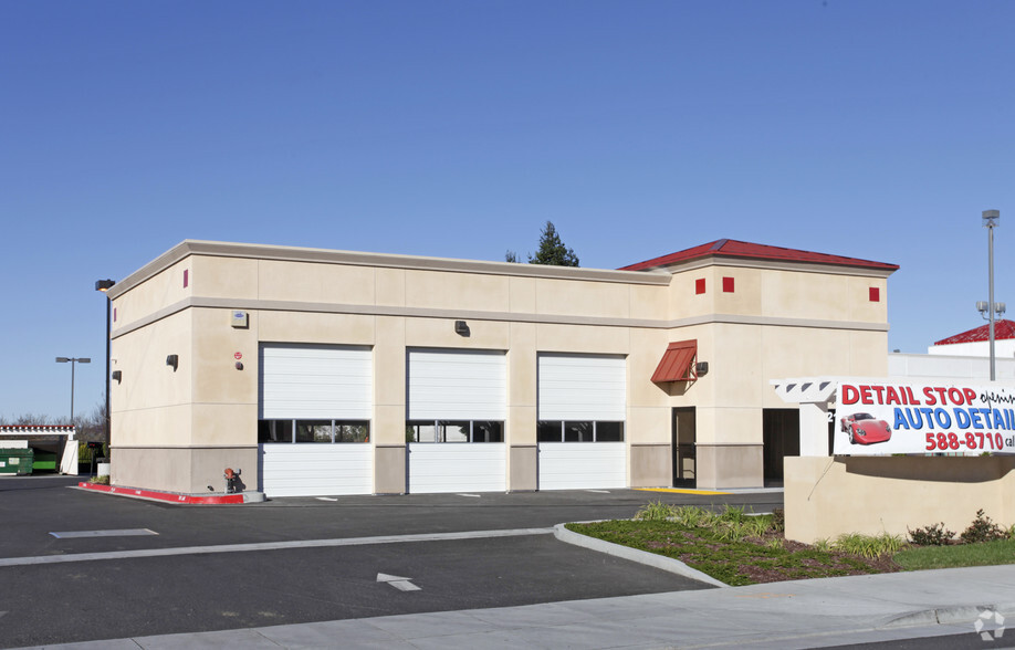 5215 Redwood Dr, Rohnert Park, CA à louer - Photo principale – Image 1 sur 7