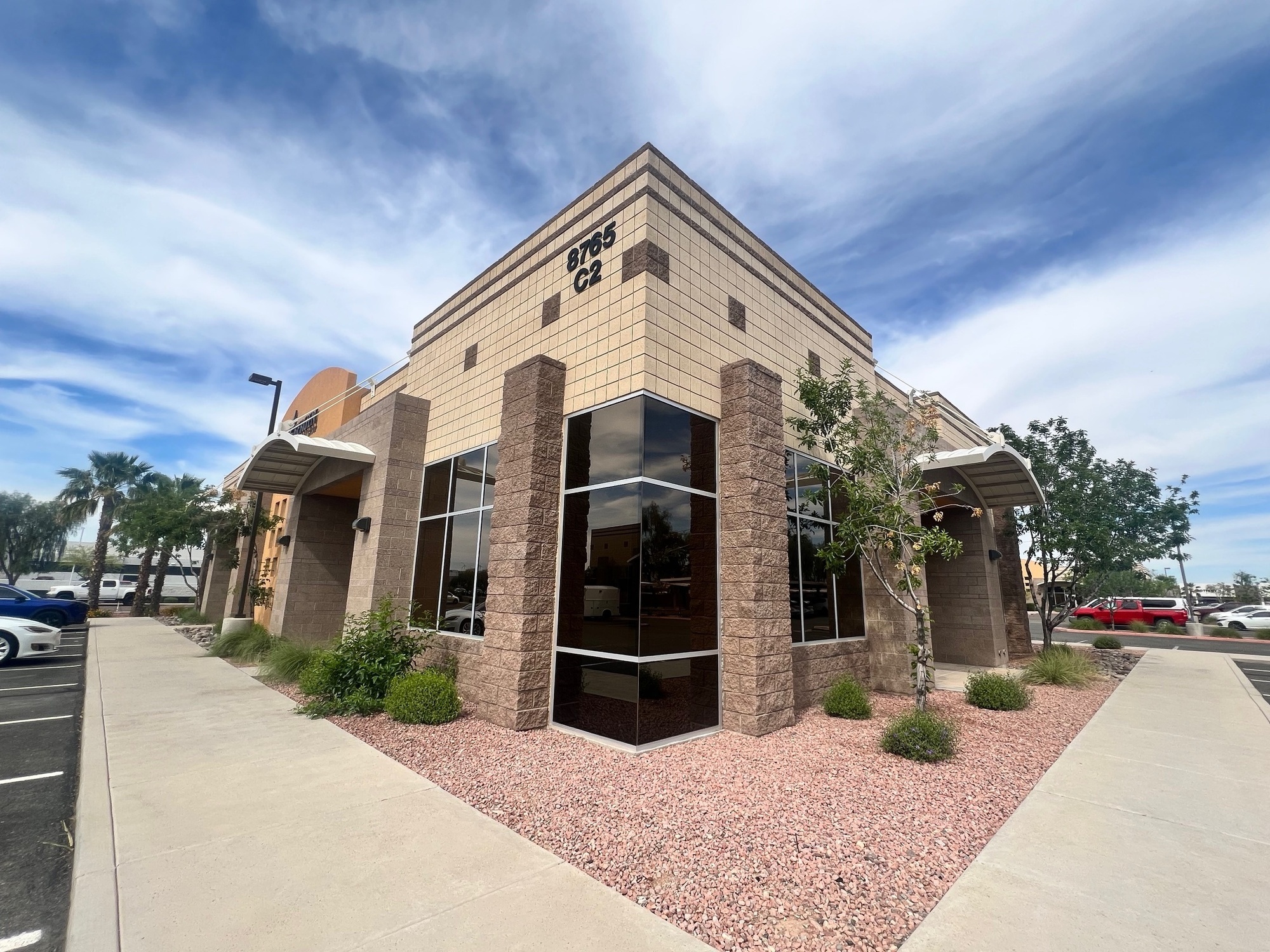 8765 W Kelton Ln, Peoria, AZ à louer Photo de l’immeuble– Image 1 sur 11
