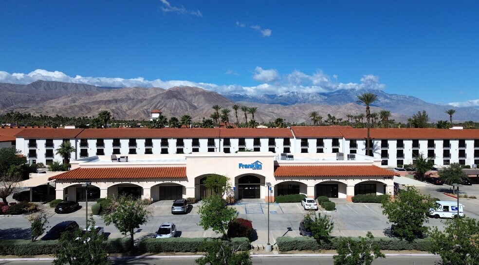 44901 Village Ct, Palm Desert, CA à louer - Photo de l’immeuble – Image 1 sur 6