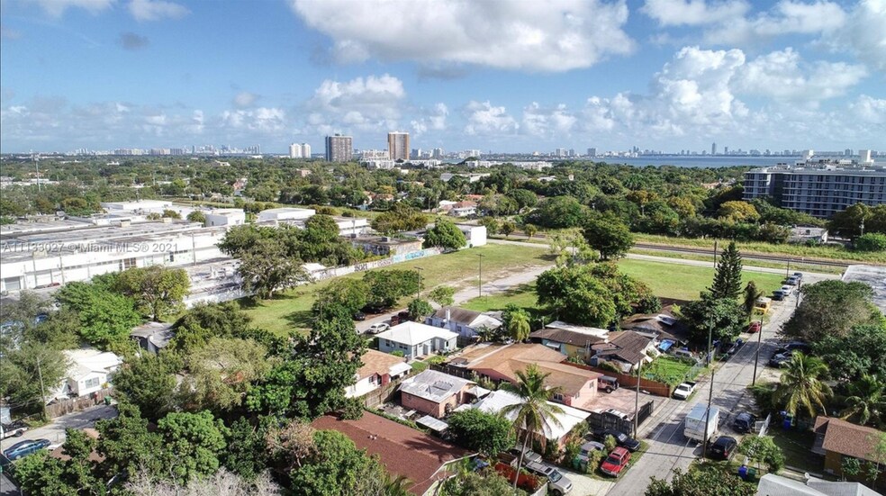 301 NE 58th St, Miami, FL à vendre - Photo de l’immeuble – Image 3 sur 4