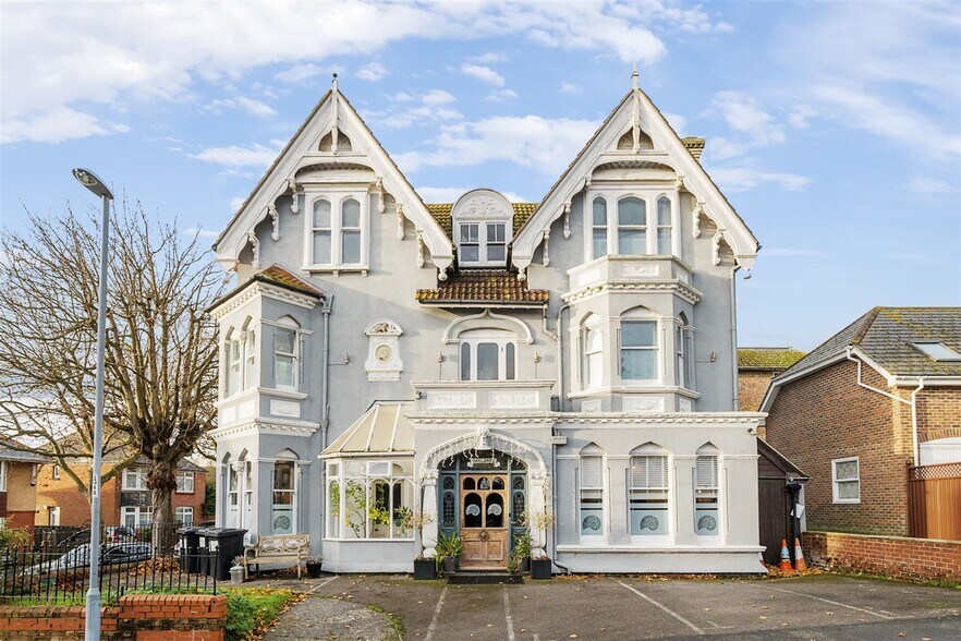 1 Glendinning Av, Weymouth à vendre - Photo de l’immeuble – Image 2 sur 12