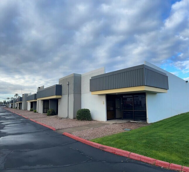325 S Westwood St, Mesa, AZ à louer - Photo de l’immeuble – Image 2 sur 6
