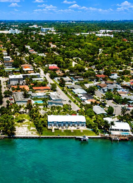 8041 NE Bayshore Ct, Miami, FL à vendre - Photo de l’immeuble – Image 2 sur 18