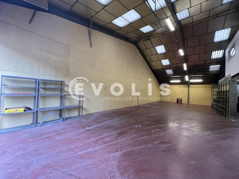 Local d'activités dans Vaulx-en-Velin à vendre - Photo intérieure – Image 3 sur 8