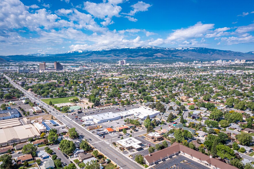 2221 Pyramid Way, Sparks, NV à louer - Photo de l’immeuble – Image 3 sur 5