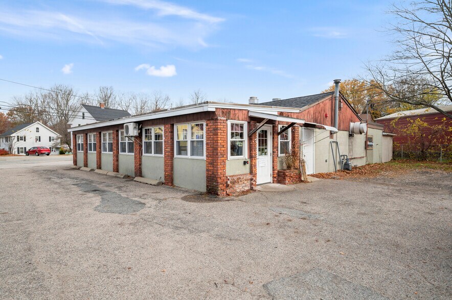 405 Church St, Pascoag, RI à vendre - Photo de l’immeuble – Image 2 sur 44