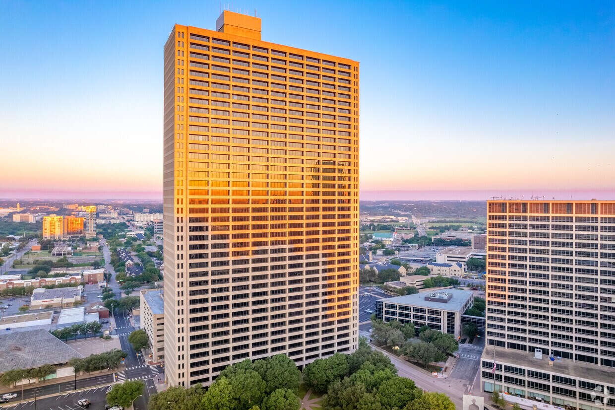 801 Cherry St, Fort Worth, TX à louer Photo de l’immeuble– Image 1 sur 42