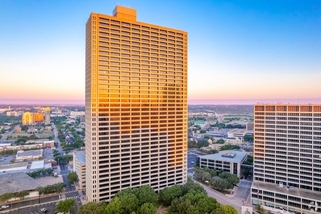 Plus de détails pour 801 Cherry St, Fort Worth, TX - Différents types d’espaces à louer