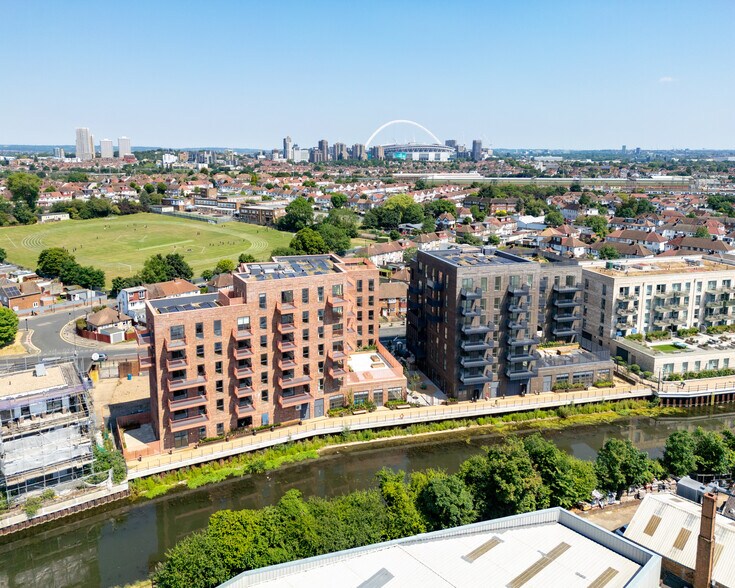 104 Beresford Av, Wembley à louer - Photo de l’immeuble – Image 2 sur 2