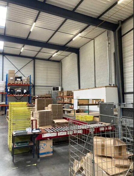 Bureau dans Décines-Charpieu à louer - Photo de l’immeuble – Image 3 sur 13