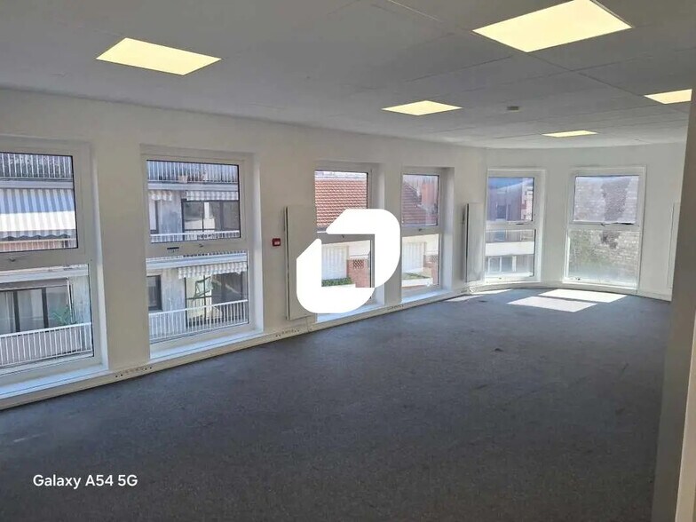 Bureau dans Boulogne-Billancourt à louer - Photo de l’immeuble – Image 3 sur 11