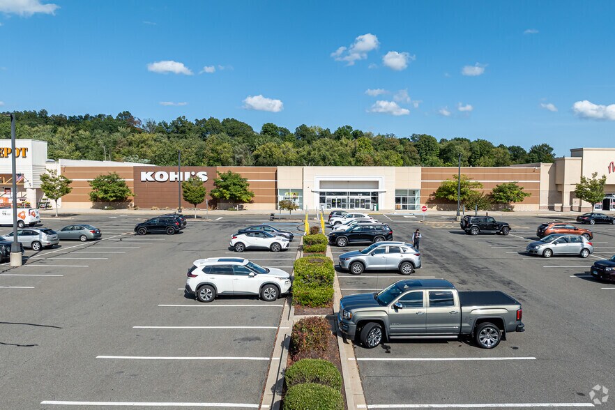 225-273 Wilbur Cross Hwy, Berlin, CT à louer - Photo de l’immeuble – Image 1 sur 15