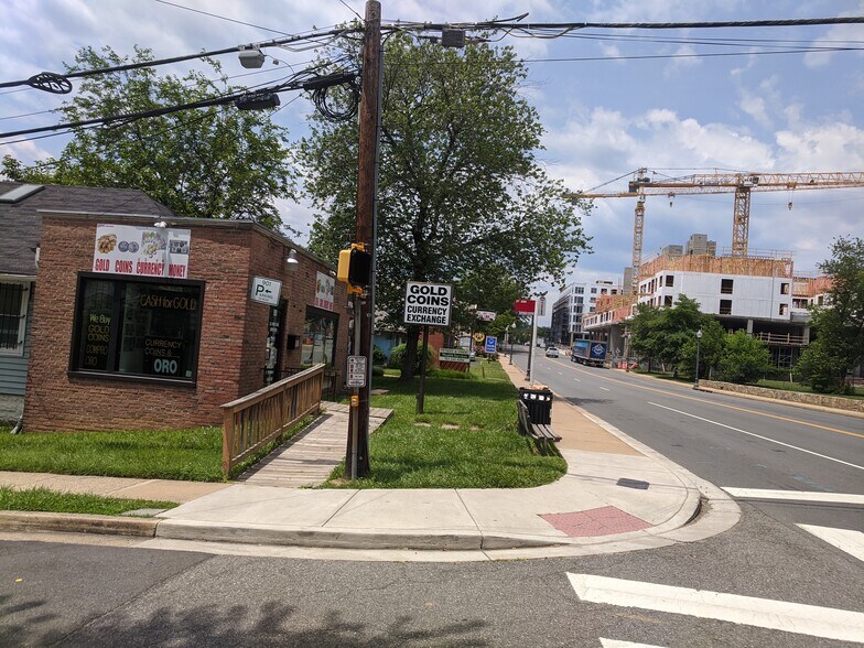 901 W Broad St, Falls Church, VA à vendre - Photo de l’immeuble – Image 2 sur 2