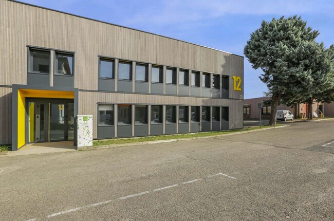 Plus de détails pour 33 Avenue Du Docteur Georges Lévy, Vénissieux - Bureau à louer