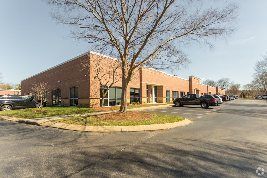 811 Royal Pky, Nashville, TN à louer - Photo de l’immeuble – Image 1 sur 8
