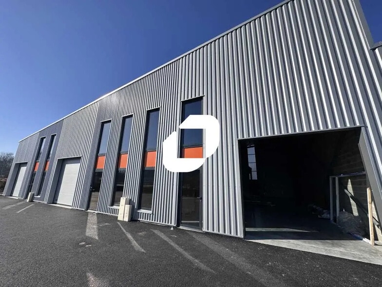 Local d’activités dans Beychac-et-Caillau à louer - Photo de l’immeuble – Image 1 sur 5