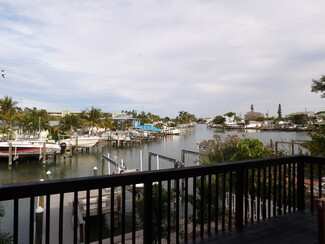 Plus de détails pour 14975 1st St E, Madeira Beach, FL - Logement à vendre