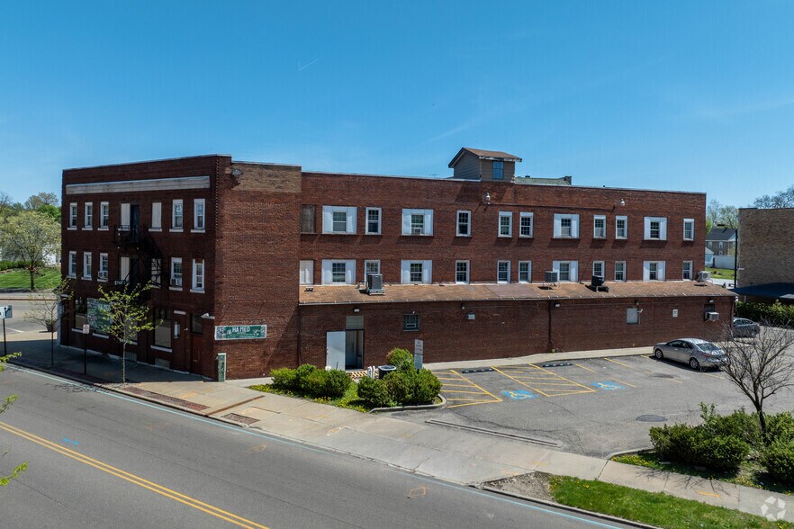788-798 N Main St, Akron, OH à vendre - Photo de l’immeuble – Image 3 sur 5
