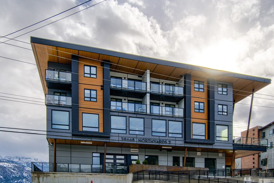 39668 Government Rd, Squamish, BC à vendre - Photo principale – Image 1 sur 1