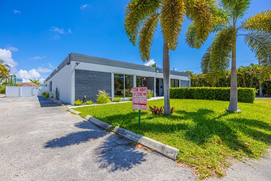 705 Bond Way, Delray Beach, FL à vendre - Photo de l’immeuble – Image 3 sur 20