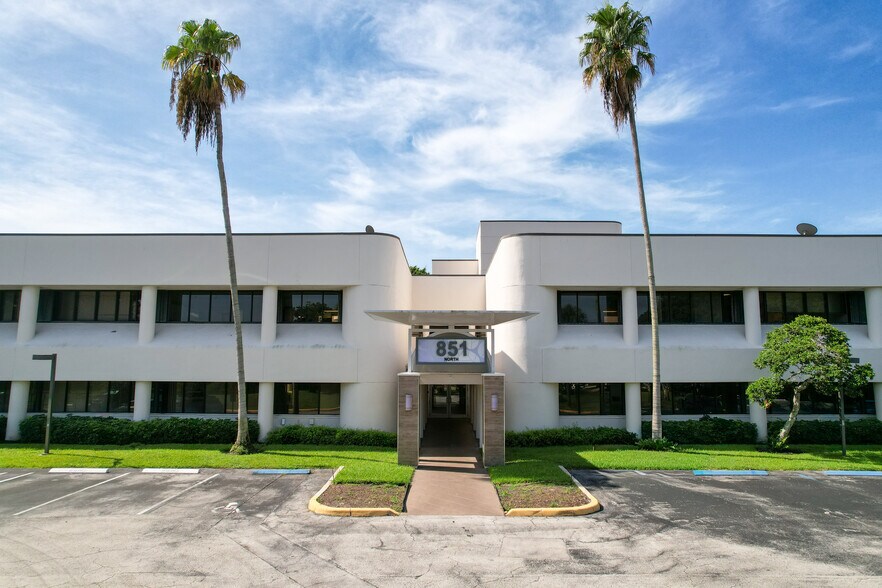 851 Broken Sound Pky NW, Boca Raton, FL à louer - Photo de l’immeuble – Image 2 sur 12