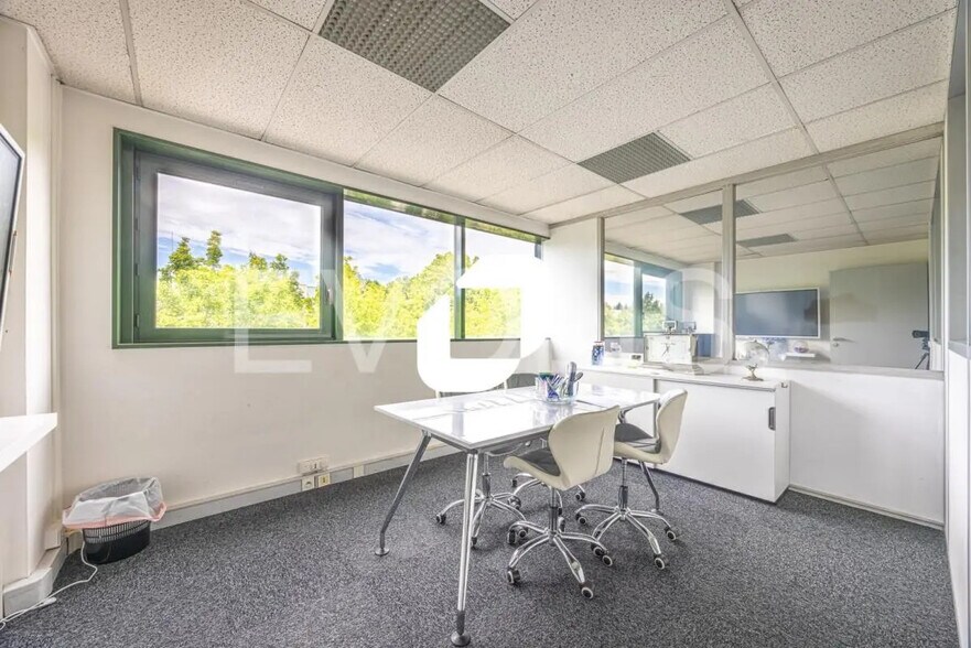 Bureau dans Lognes à vendre - Photo de l’immeuble – Image 2 sur 14