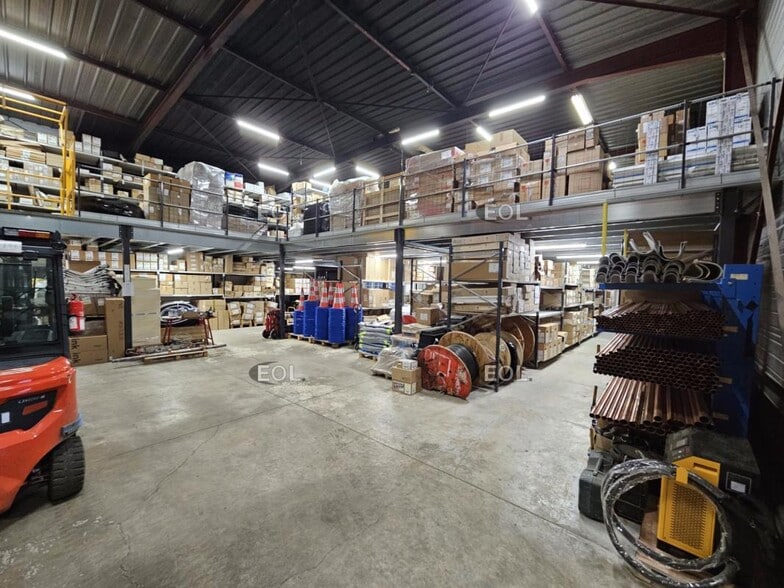 Local d'activités dans Valenton à vendre - Photo de l’immeuble – Image 2 sur 22