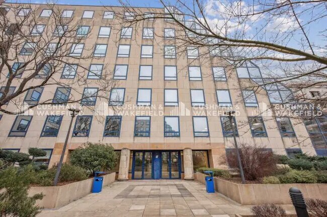 Plus de détails pour 2 Rue De La Renaissance, Antony - Bureau à vendre