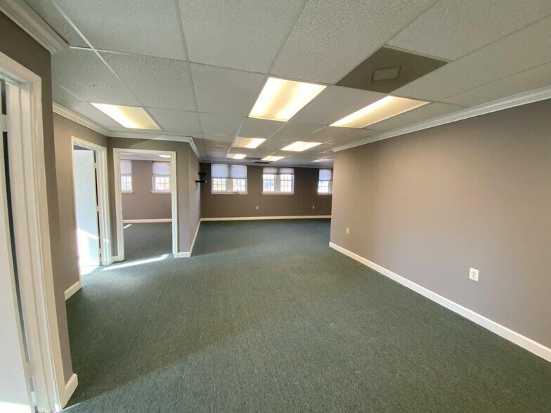 9411-9417 West St, Manassas, VA à louer - Photo de l’immeuble – Image 2 sur 5