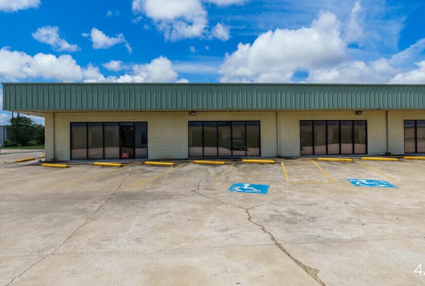 5809 Patton St, Corpus Christi, TX à louer - Photo de l’immeuble – Image 2 sur 7